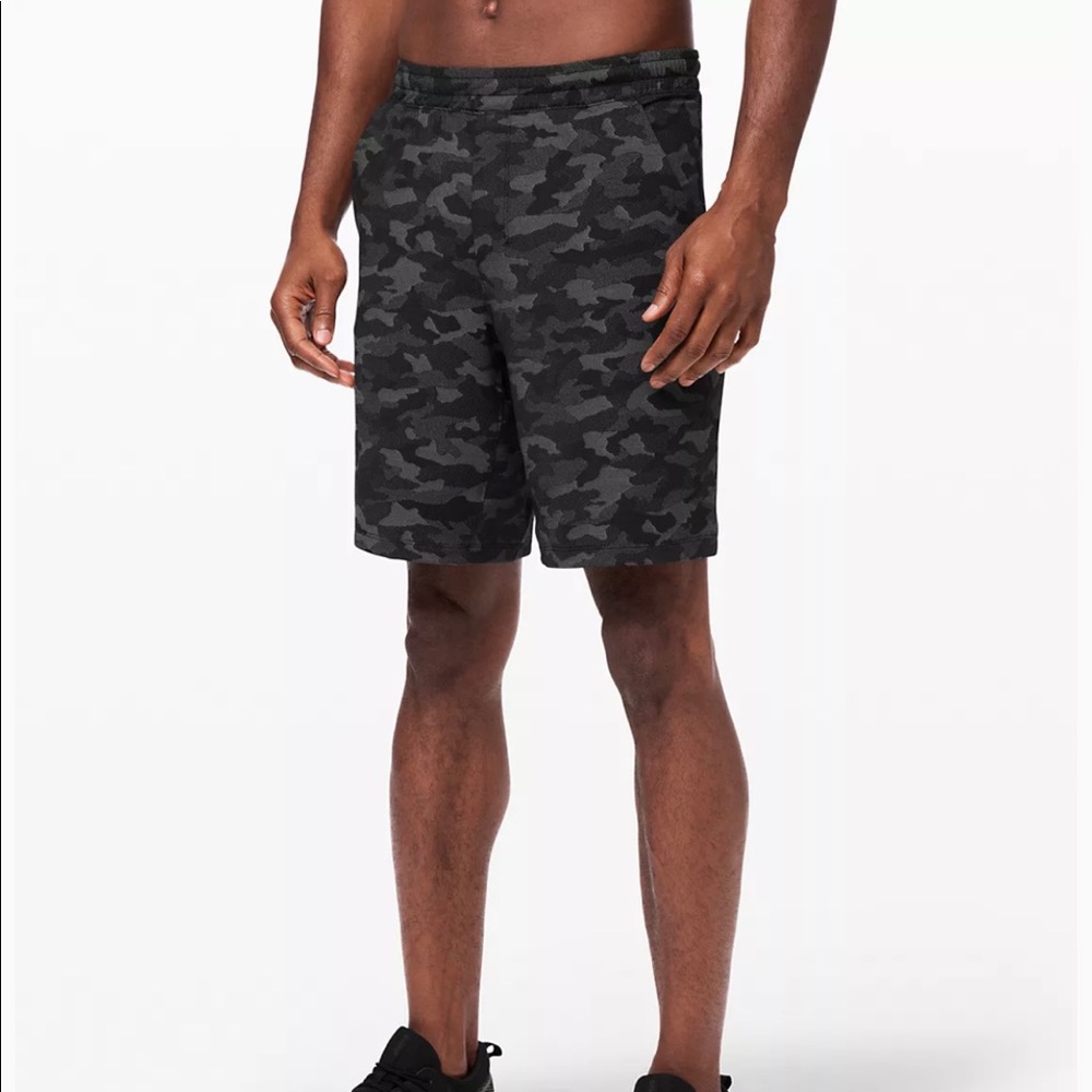 Men’s Lululemon Pacebreaker 9” Lined Shorts